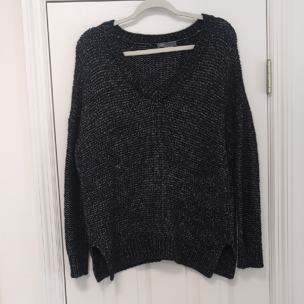 Vince Black and Gray Oversized V-Neck Sweater Timeless Elegance Wool And Silk